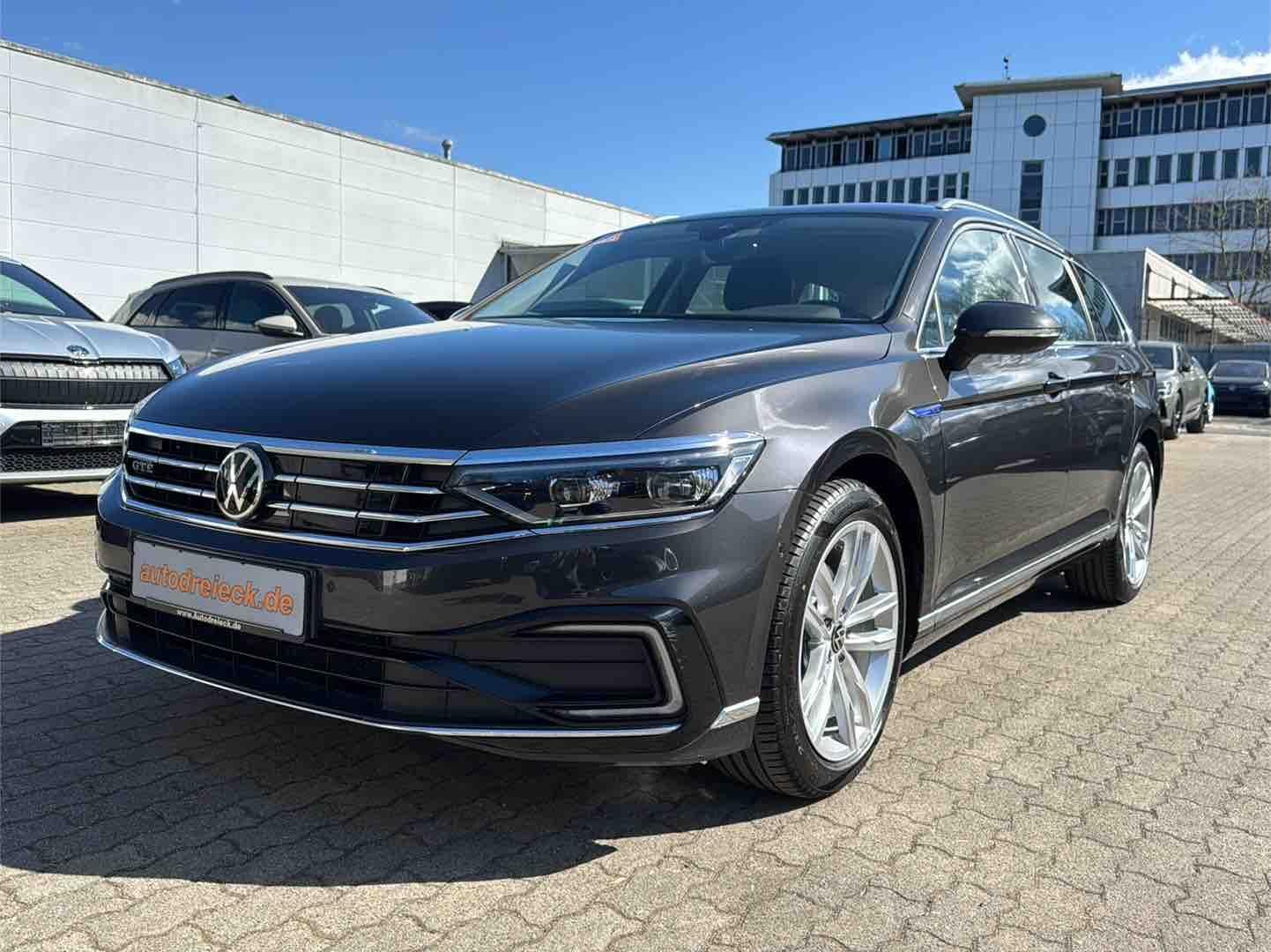 Volkswagen Passat Variant GTE - Samsaru's Car Outlet