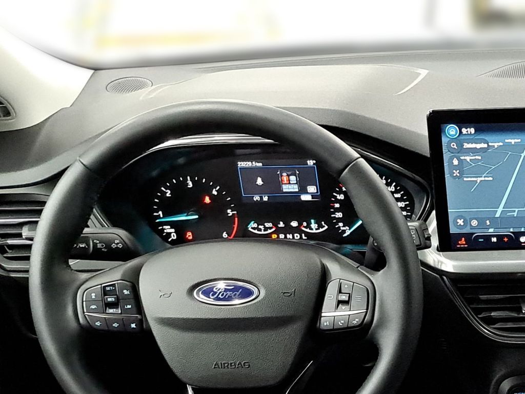 Ford Focus Turnier 1.5 Aut. TITANIUM NAVI RFK LED SHZ