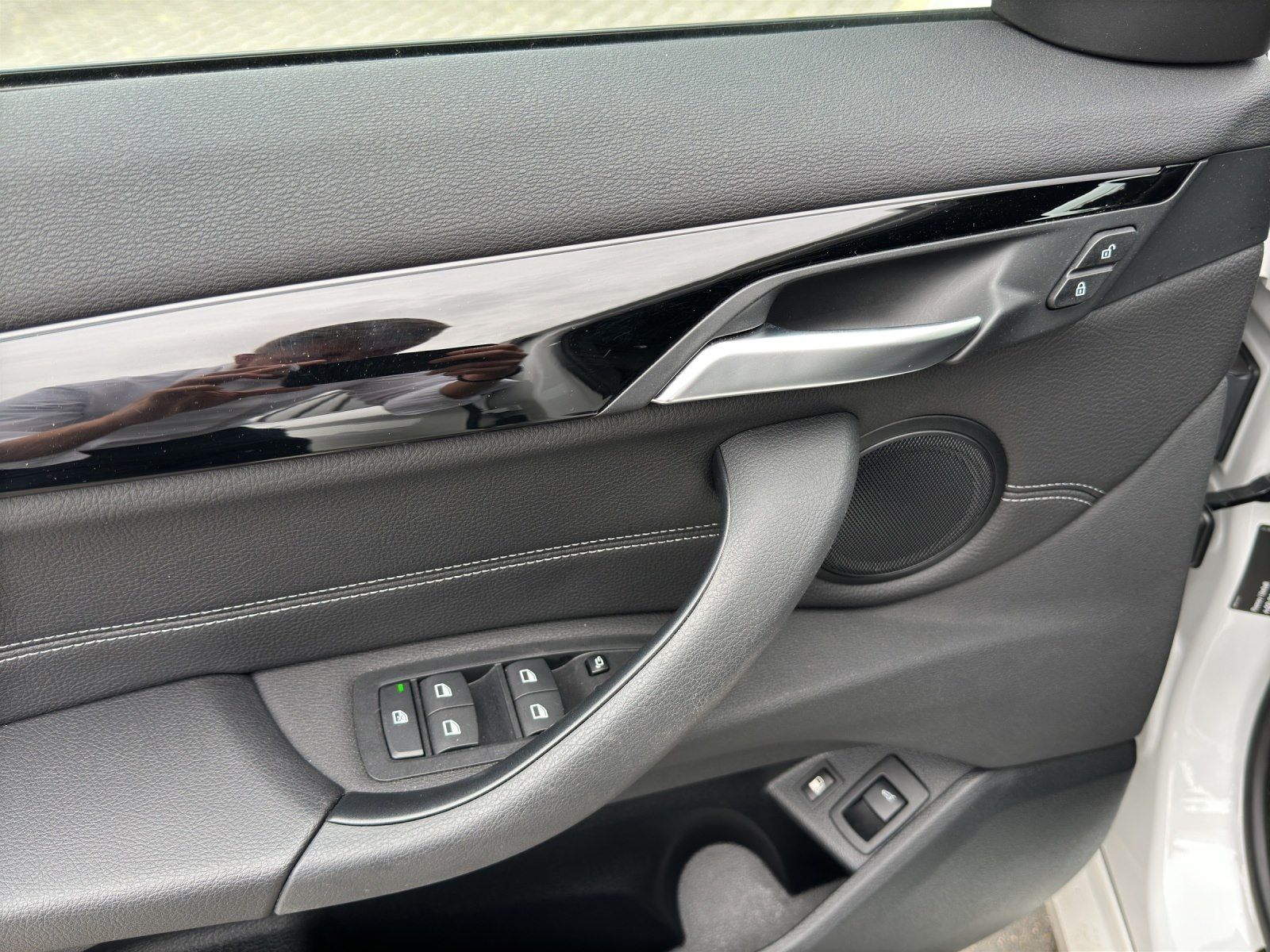BMW X1 xDrive25e M Sport - Samsaru's Car Outlet