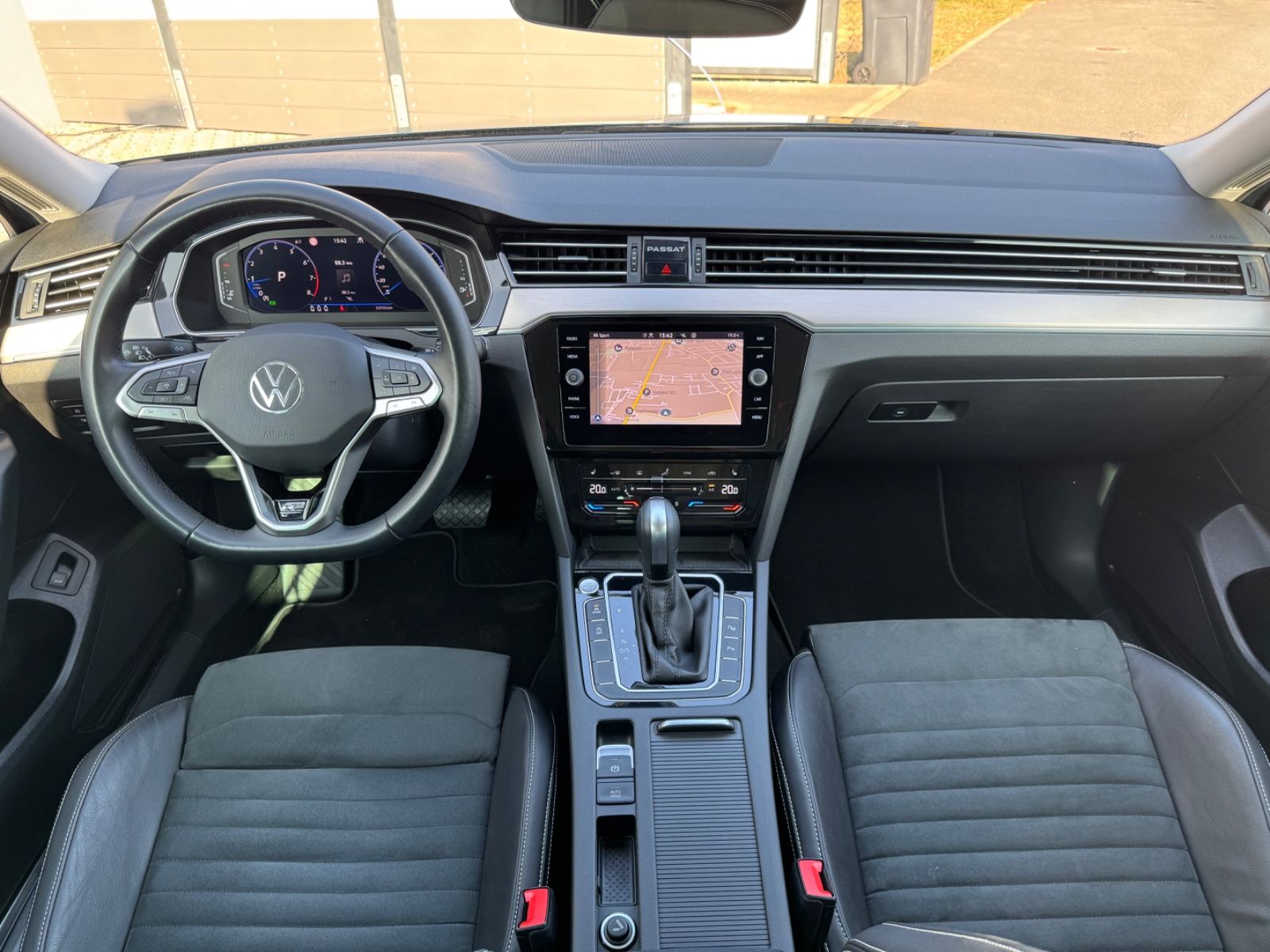 Volkswagen Passat Variant 2.0 TSI R-Line - Samsaru's Car Outlet