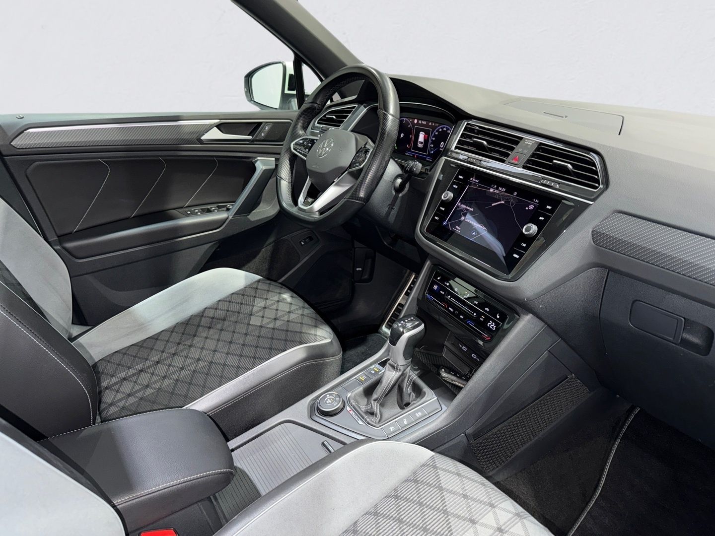 Volkswagen Tiguan 2.0 TDI DSG 4M DSG 3x R LINE MATRIX PANO