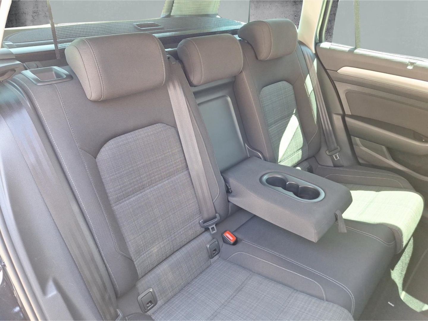 Volkswagen Passat 2.0 TSI BMT Business - Samsaru's Car Outlet