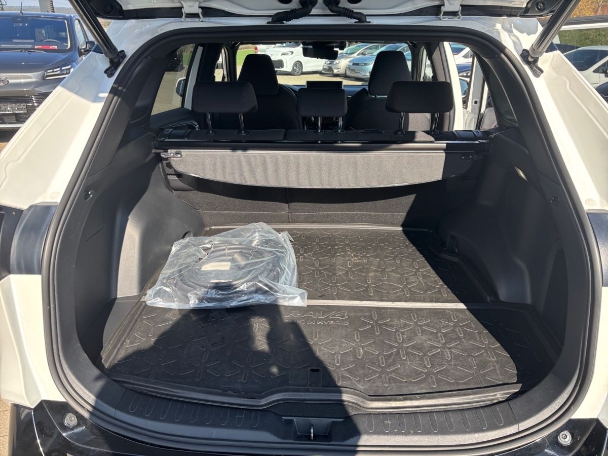 Toyota RAV4 2.5l Plug-in Hybrid - Samsaru's Car Outlet