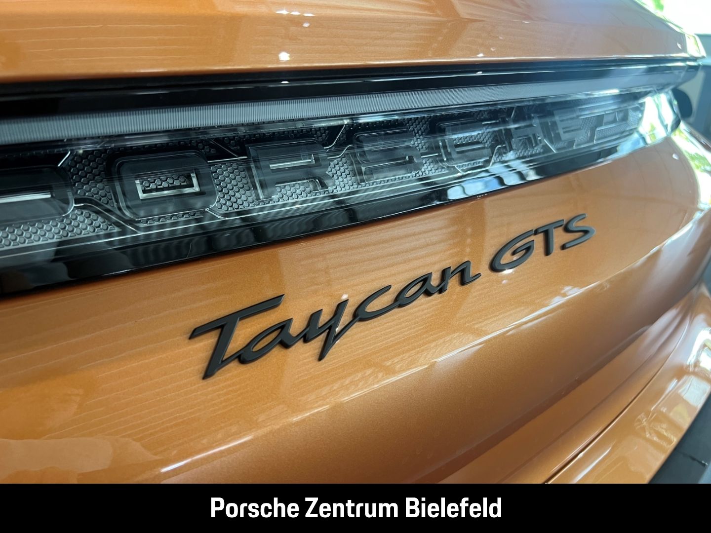 Porsche Taycan GTS Sport Turismo  Nordischgold Head-Up