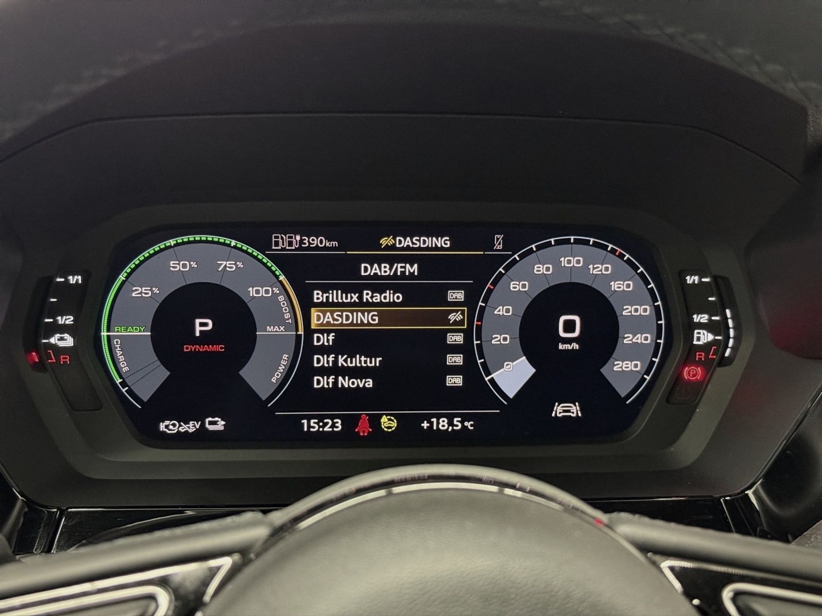 Audi A3 Sportback 45 TFSIe S LINE LM17 TEMPOMAT STAND