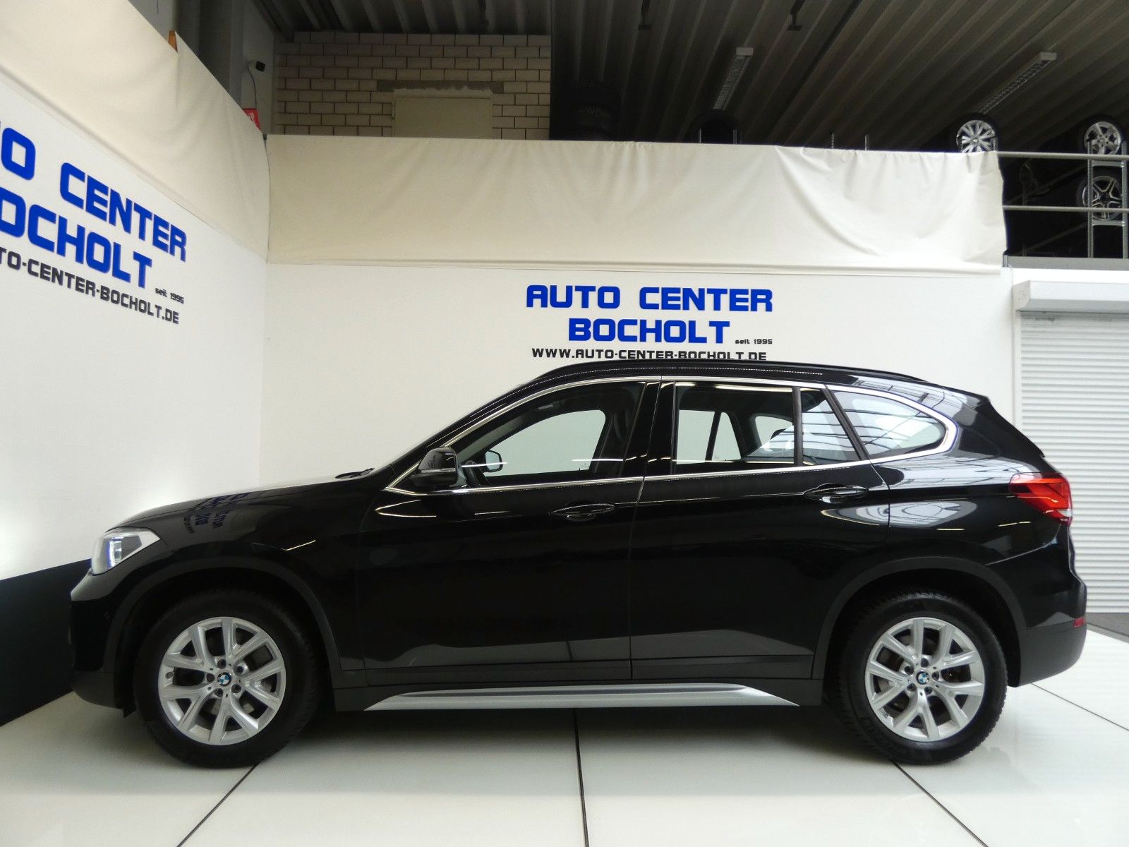 BMW X1 xDrive 20 i xLine - Samsaru's Car Outlet