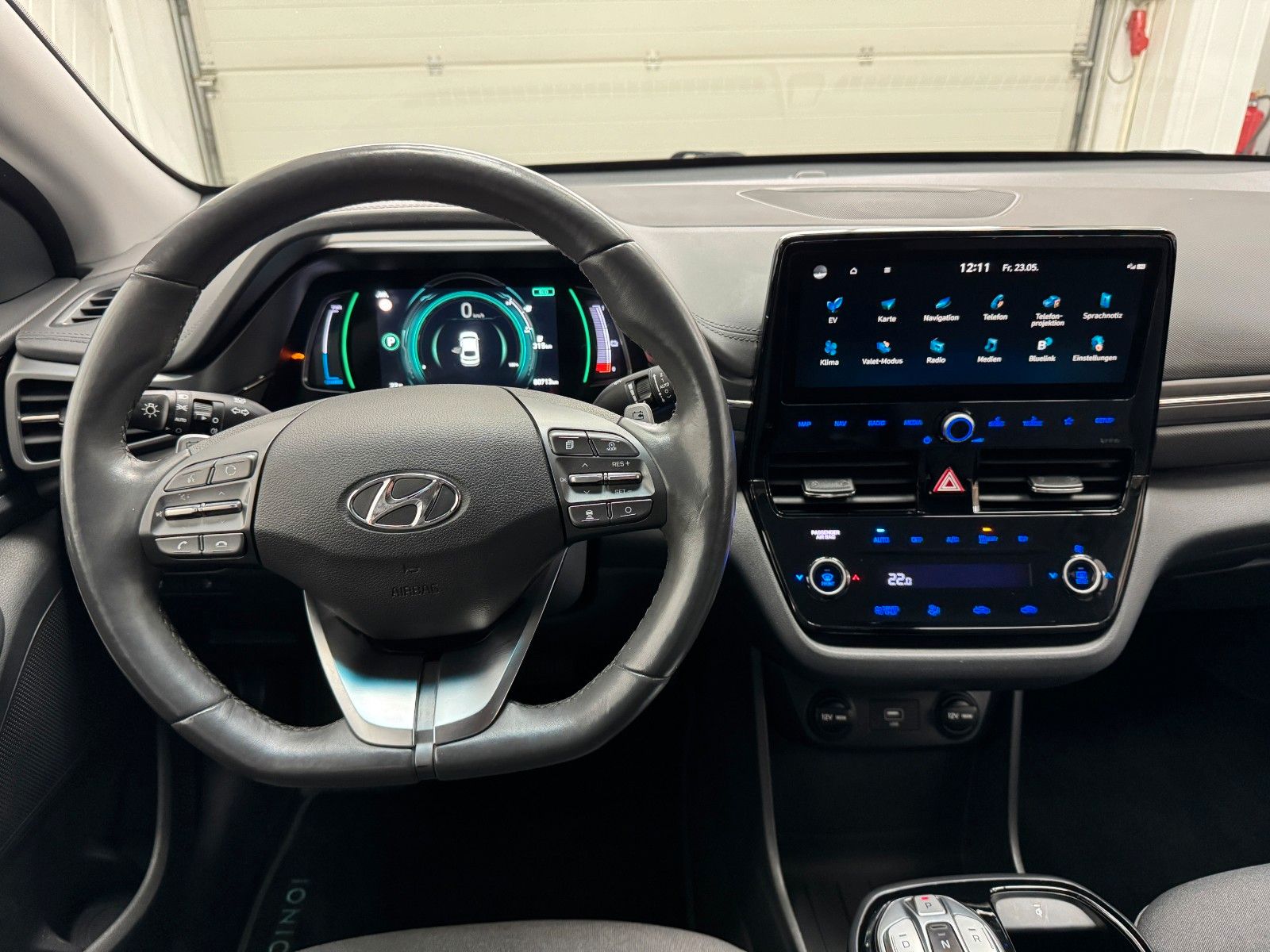 Hyundai IONIQ Style Elektro - Samsaru's Car Outlet
