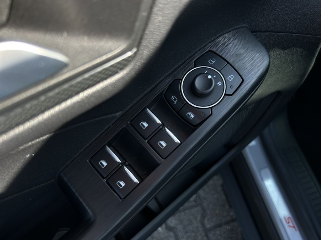 Ford Kuga 2.0 EcoBlue Aut. GRAPHITE TECH EDITION - Samsaru's Car Outlet