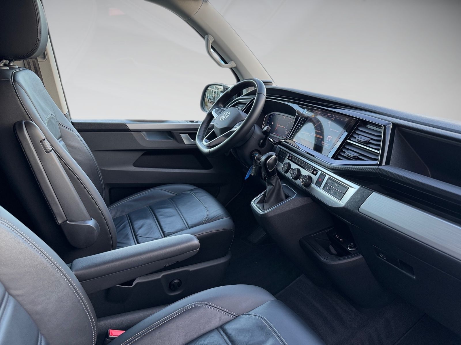 Volkswagen T6.1 Multivan 2.0 TDI 4M - Samsaru's Car Outlet