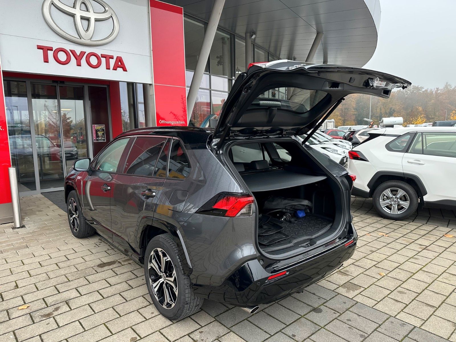 Toyota RAV4 Plug-in Hybrid 4x4, LEDER, 360°,HUD,AHK,JBL