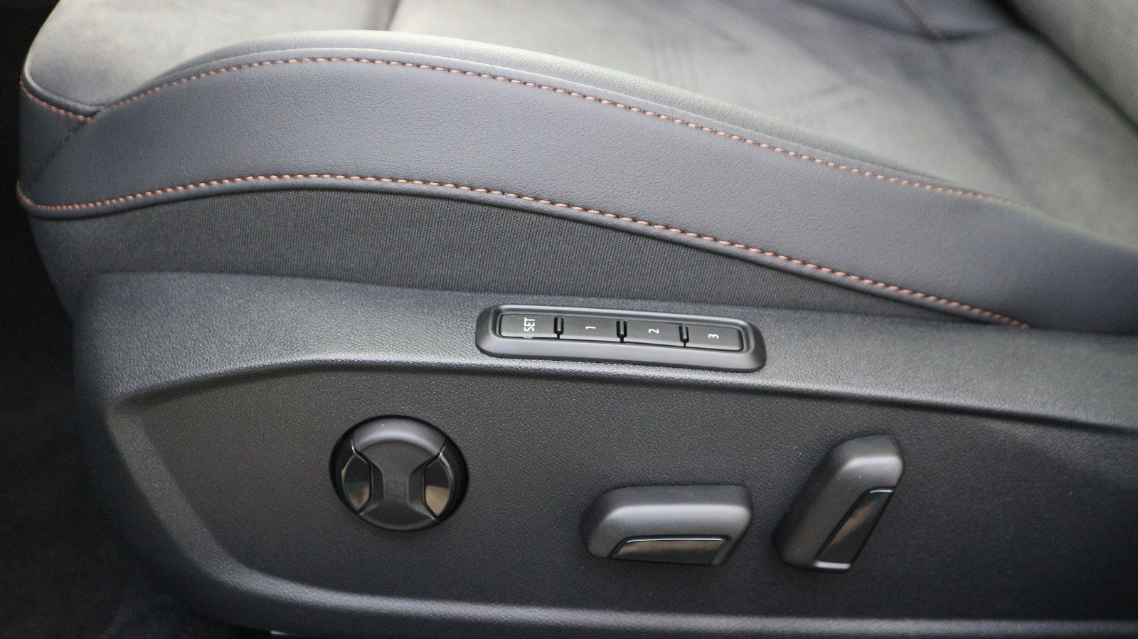 Cupra Leon Sportstourer 1.5 eTSI 110 kW - Samsaru's Car Outlet