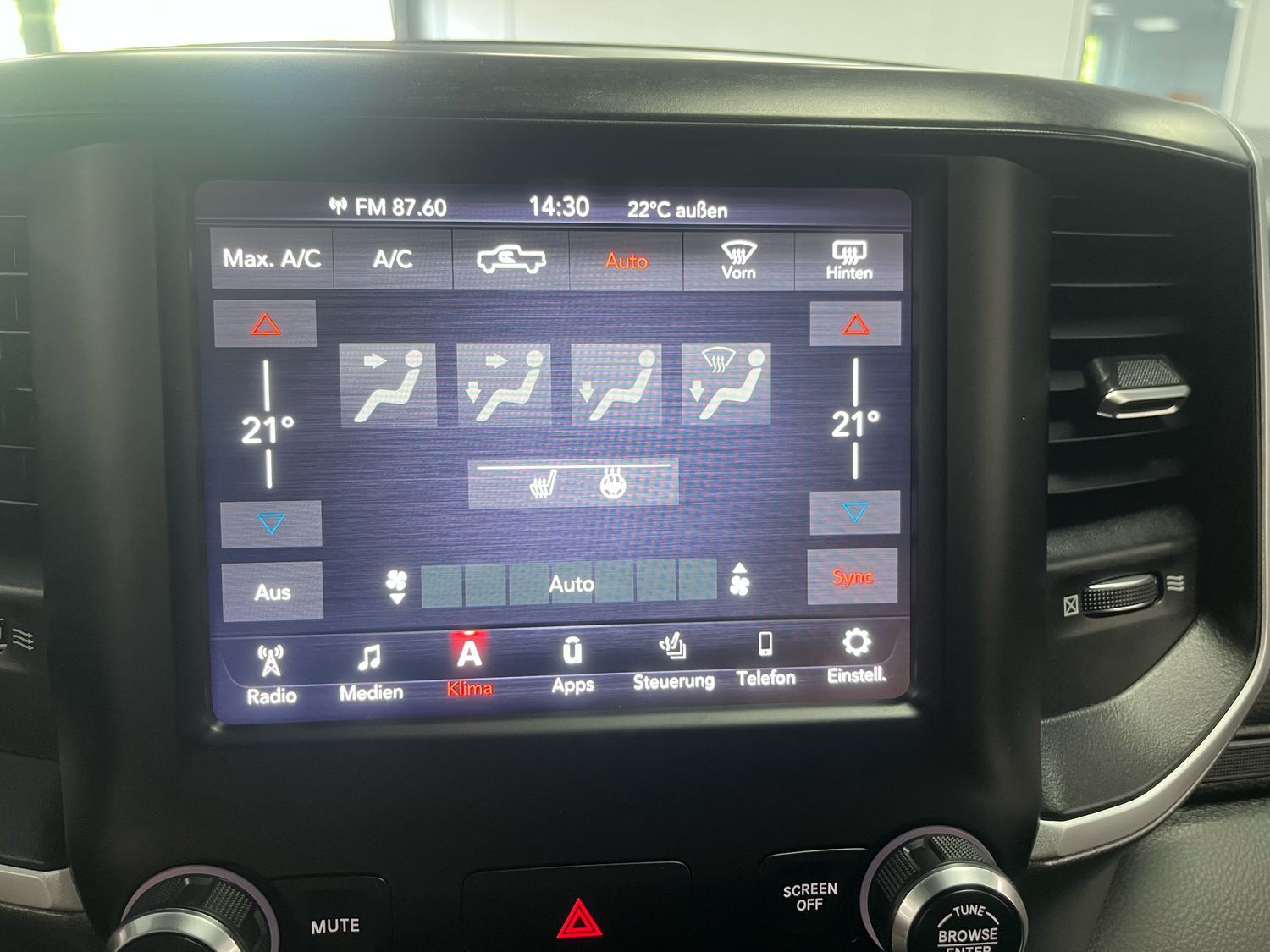 Dodge RAM 5,7l V8 CrewCab/LED/AHK/SHZ/Navi