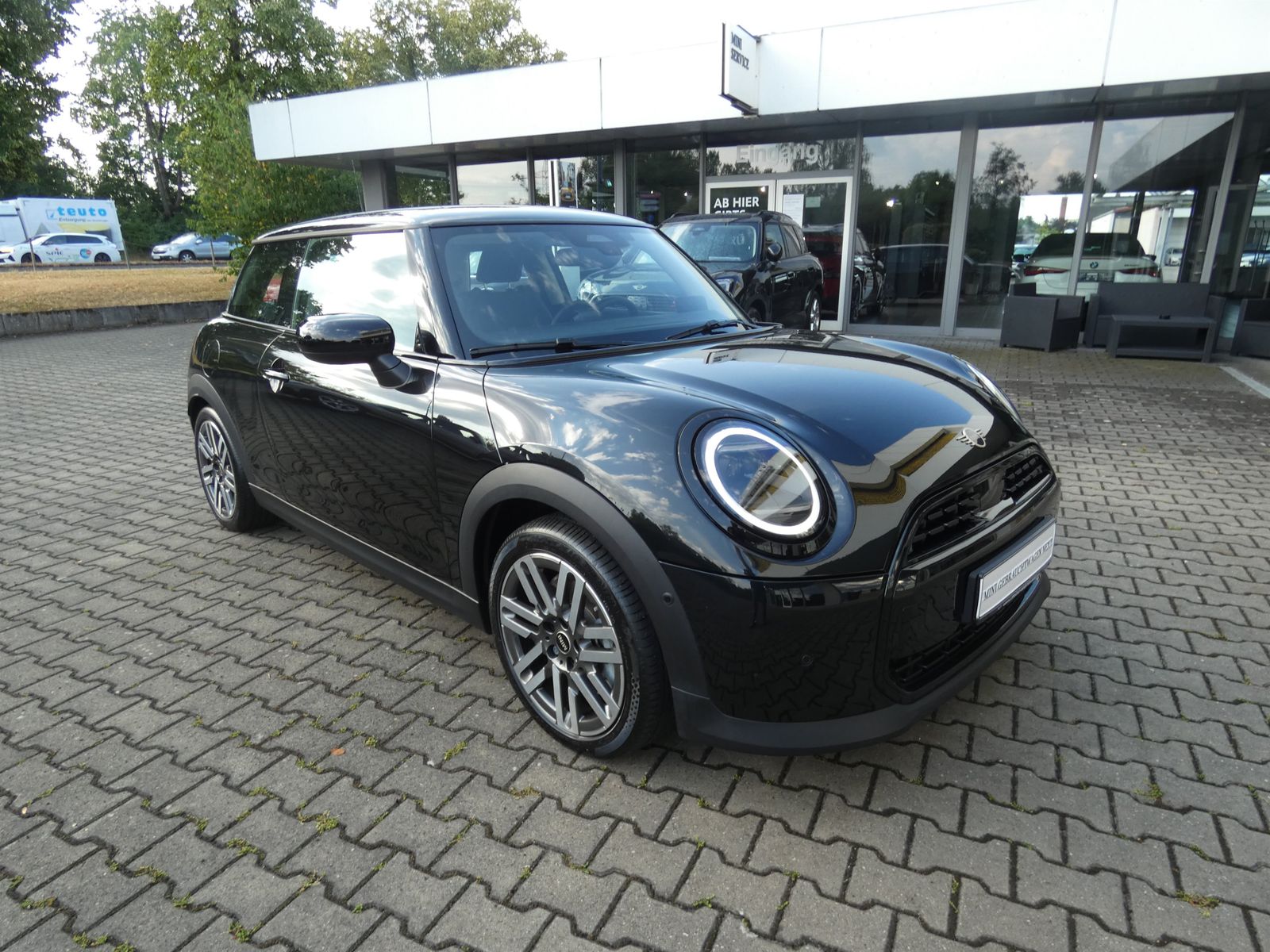 MINI Cooper C - Samsaru's Car Outlet