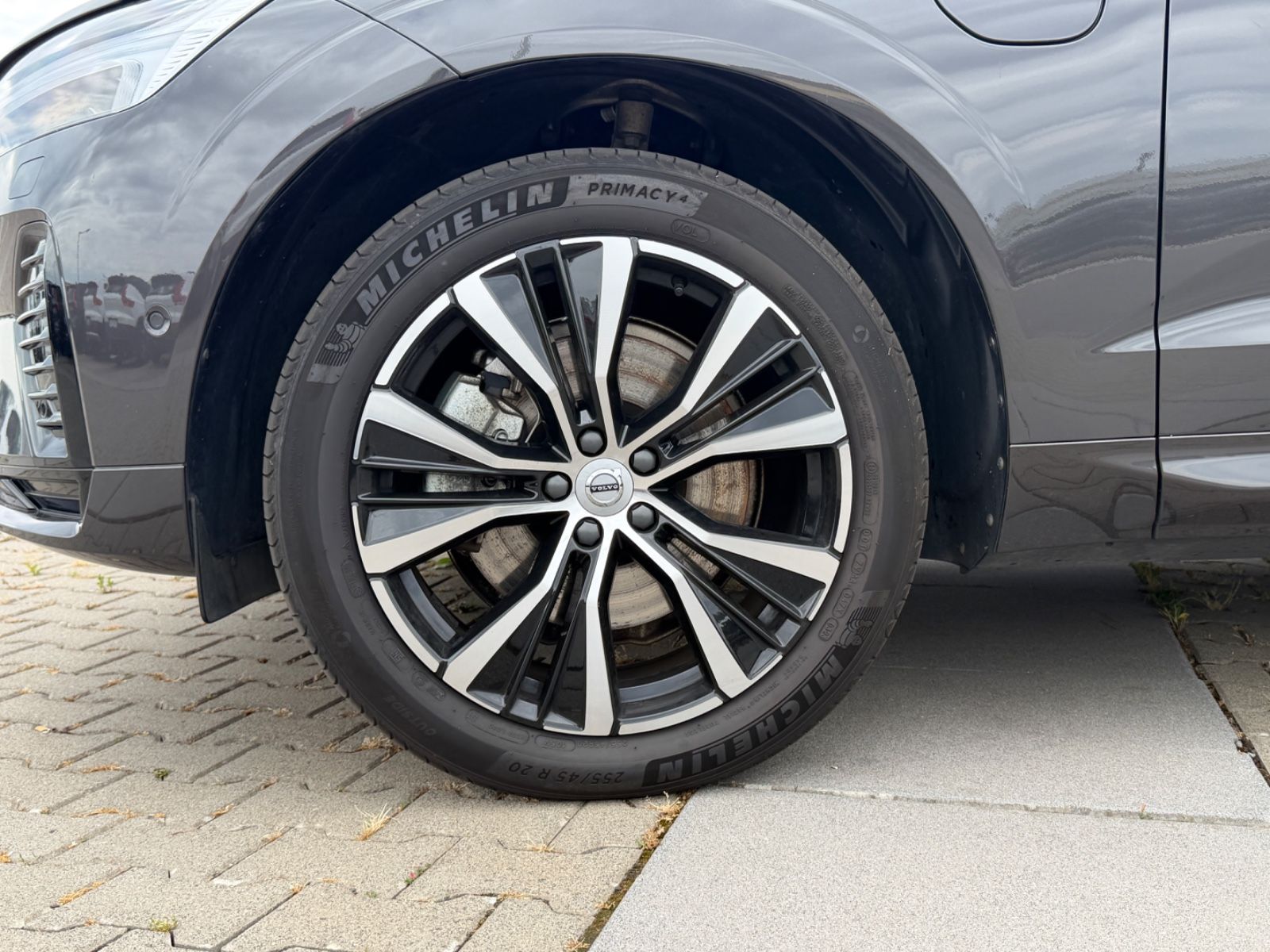 Volvo XC60 T8 Ultimate Dark Recharge HEICO V-Max offen