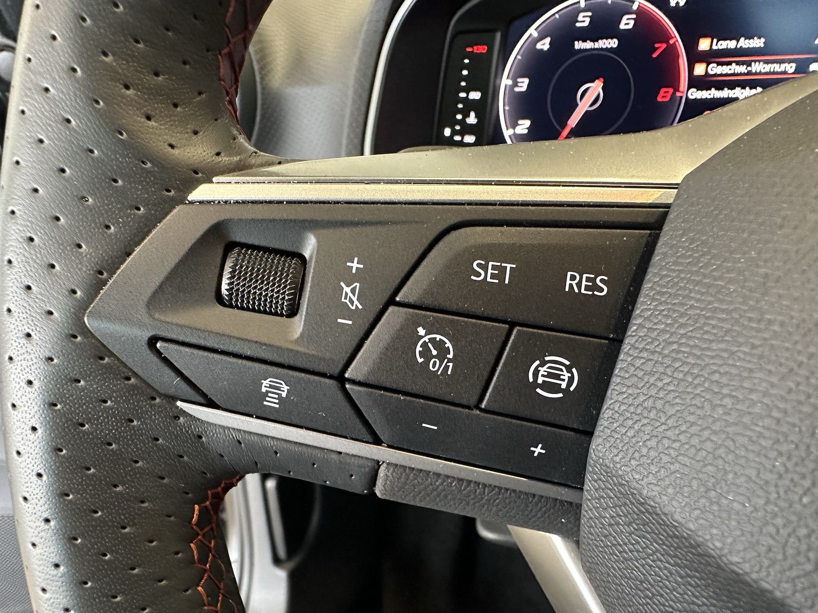Seat Arona 1,5TSI DSG FR 18´´AHK Alcant. Full LED NAV