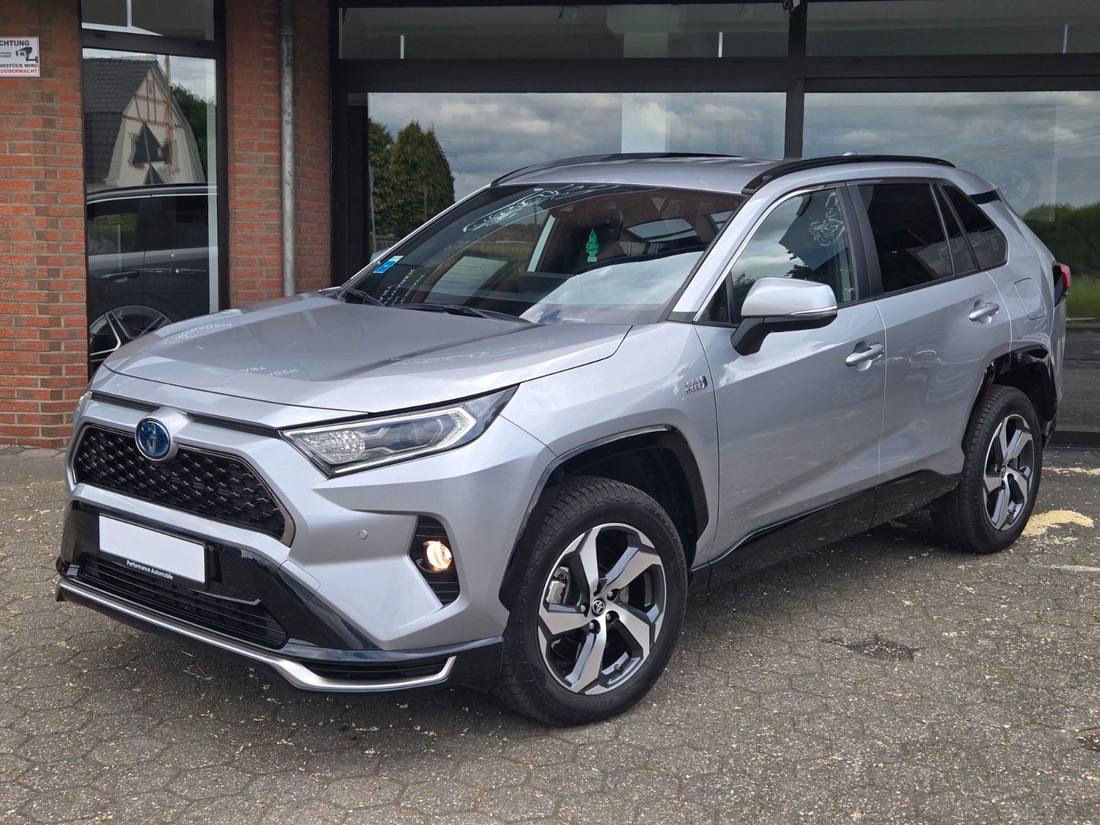 Toyota RAV 4 Hybrid Plug-in - Samsaru's Car Outlet