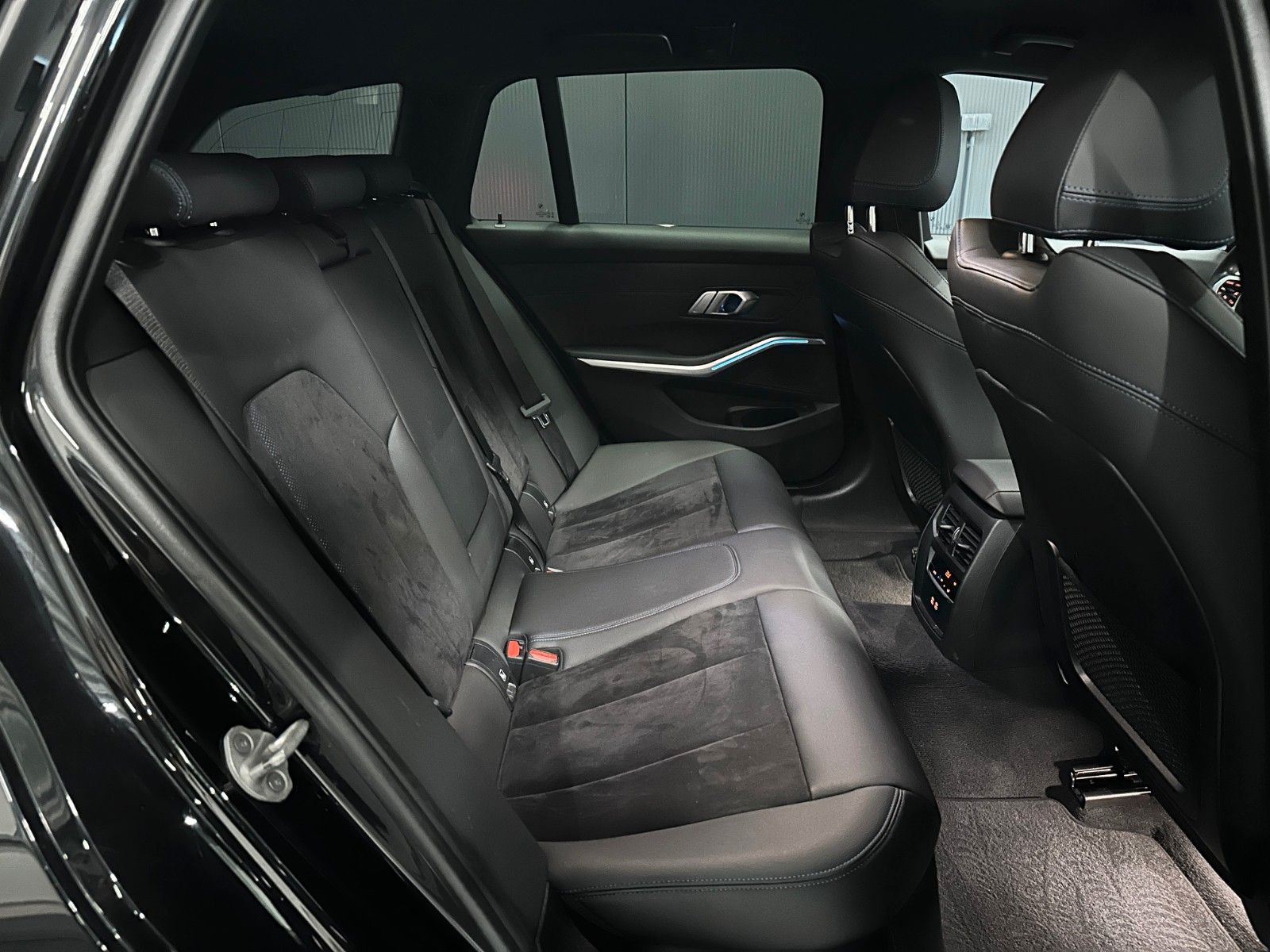 BMW 320d touring xDrive M-Sport - Samsaru's Car Outlet