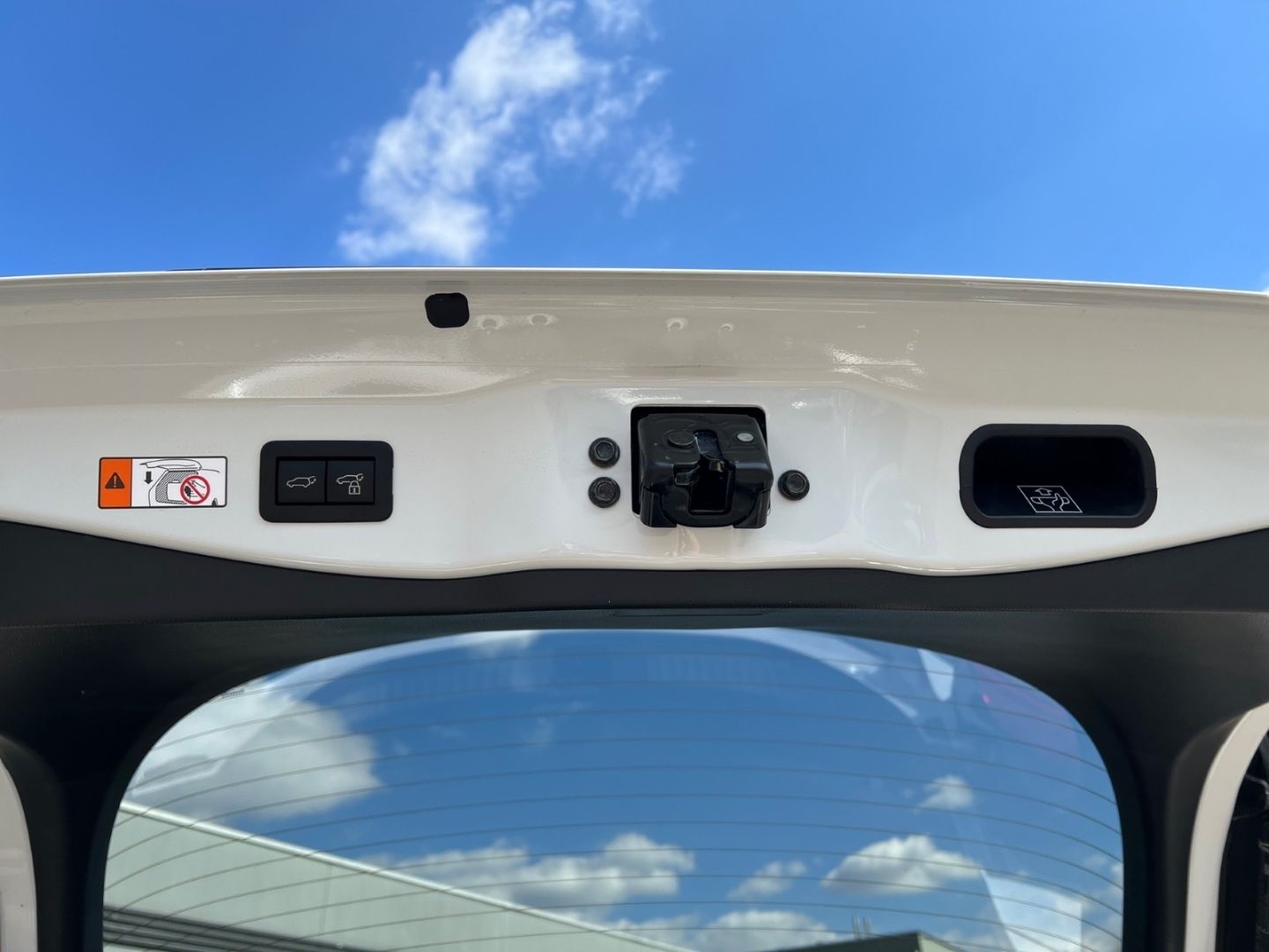 Toyota C-HR 1.8l Hybrid - Samsaru's Car Outlet
