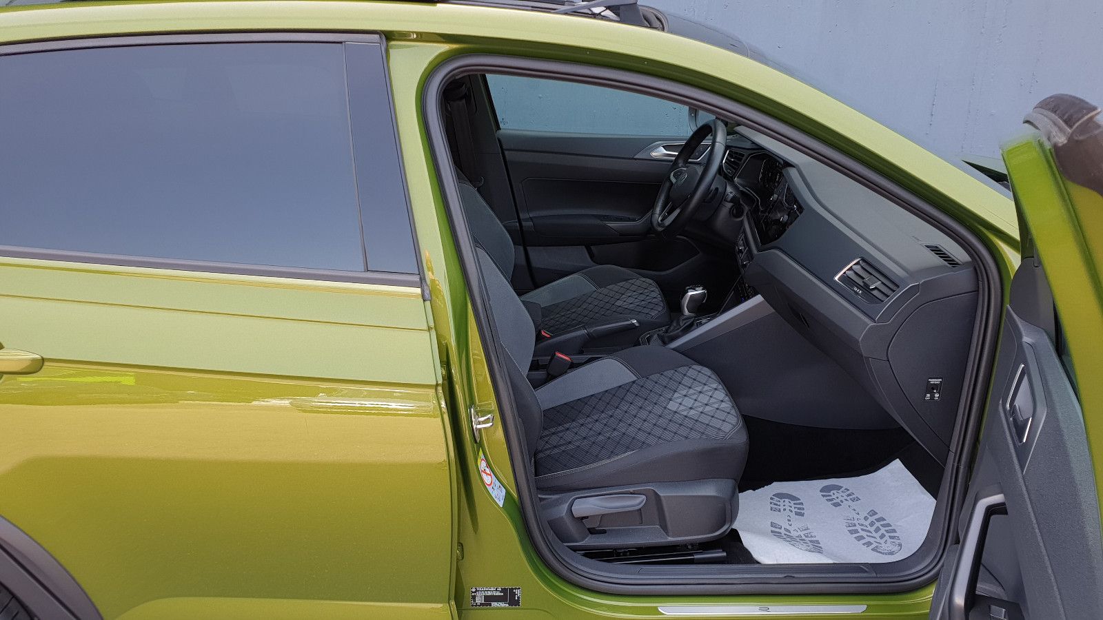 Volkswagen Taigo 1.5 TSI DSG R-Line - Samsaru's Car Outlet