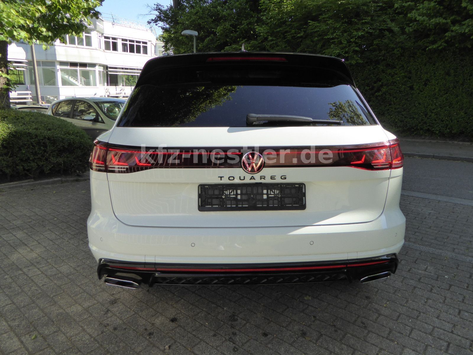 Volkswagen Touareg 3.0 TDI R-Line - Samsaru's Car Outlet