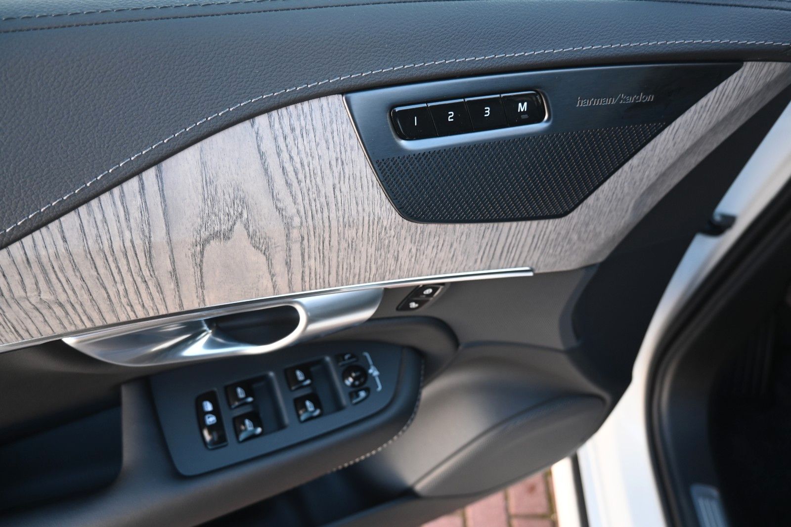 Volvo XC90 B5D AWD Ultimate Bright*PANO*STHZ*LUFT*AHK