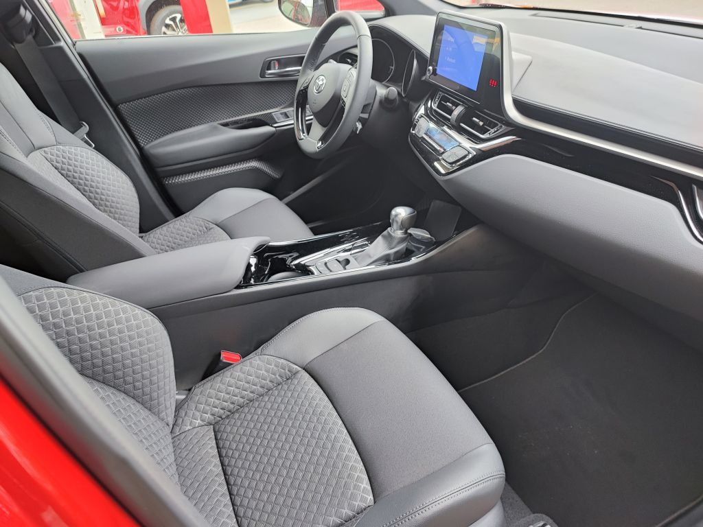 Toyota C-HR 2.0 Hybrid - Samsaru's Car Outlet