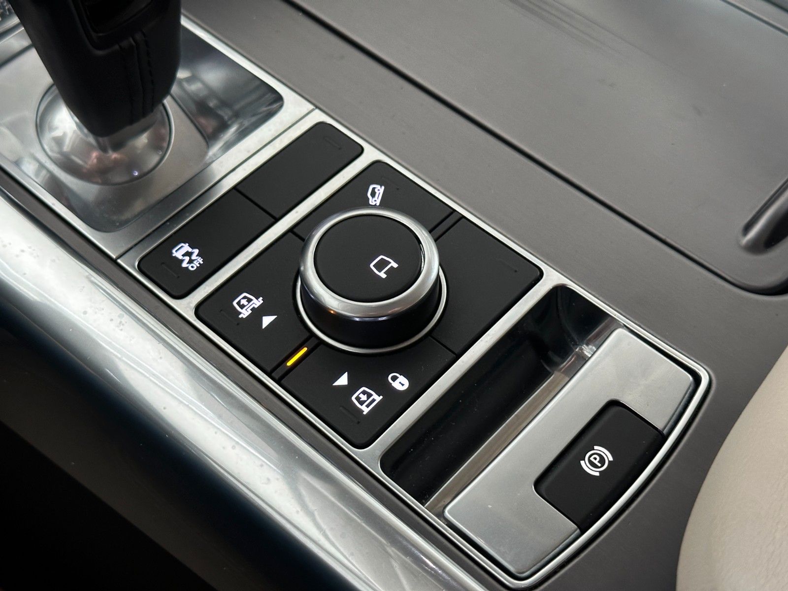 Range Rover Sport D250 S - Samsaru's Car Outlet