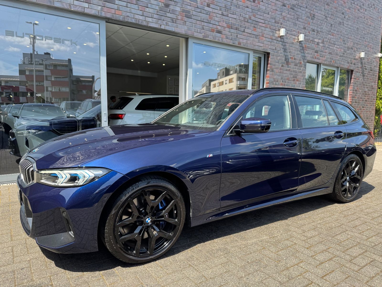 BMW 320d T xDrive M Sport Innovation AHK HUD 360 19"