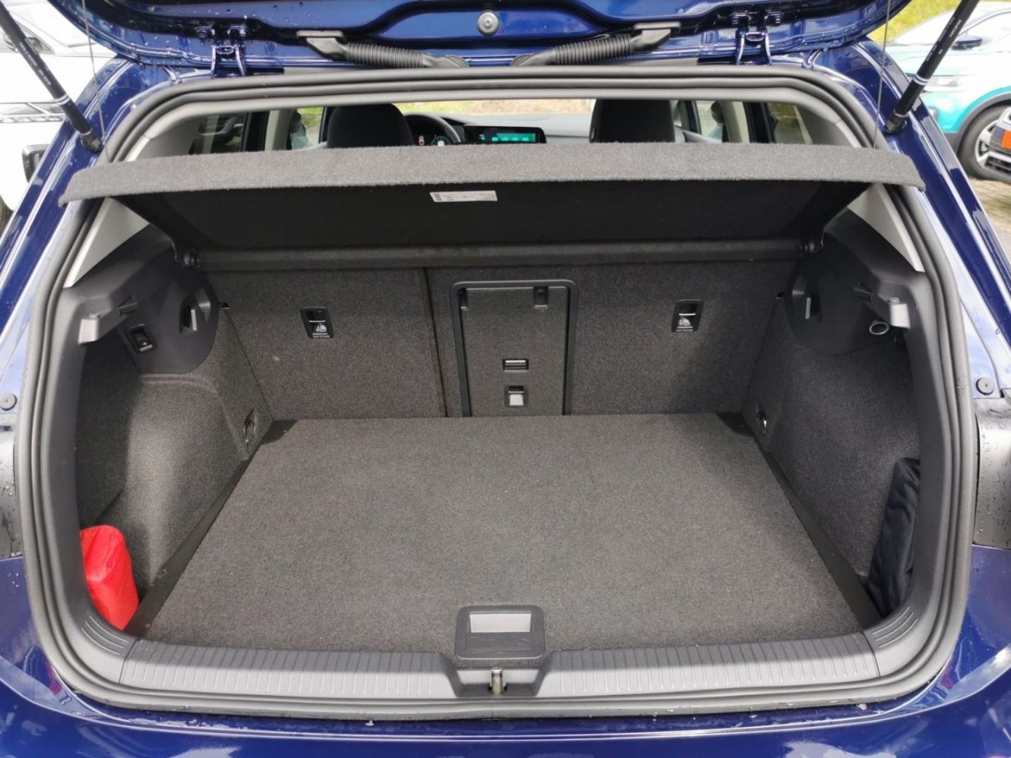 Volkswagen Golf 8 VIII Active 2.0 TDI - Samsaru's Car Outlet