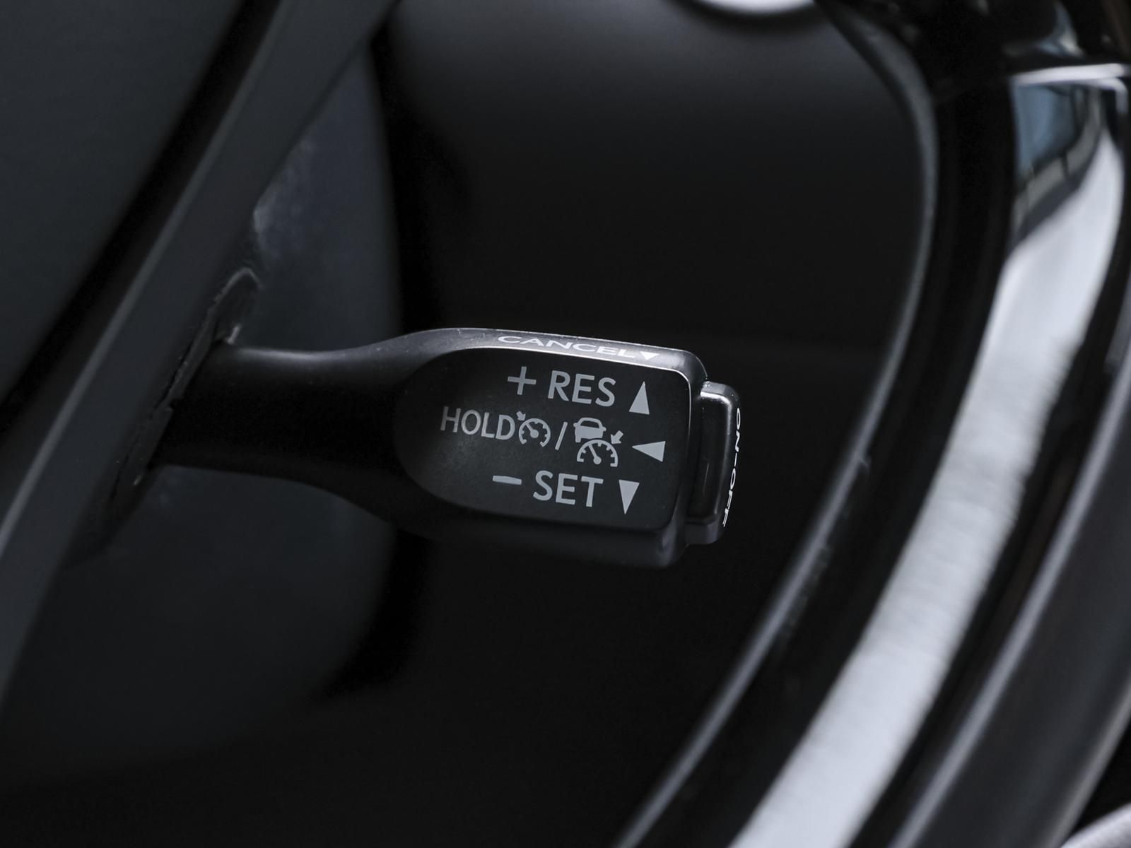 Toyota C-HR 1.8 Hybrid Business Edition NAVI SHZ PDC BT