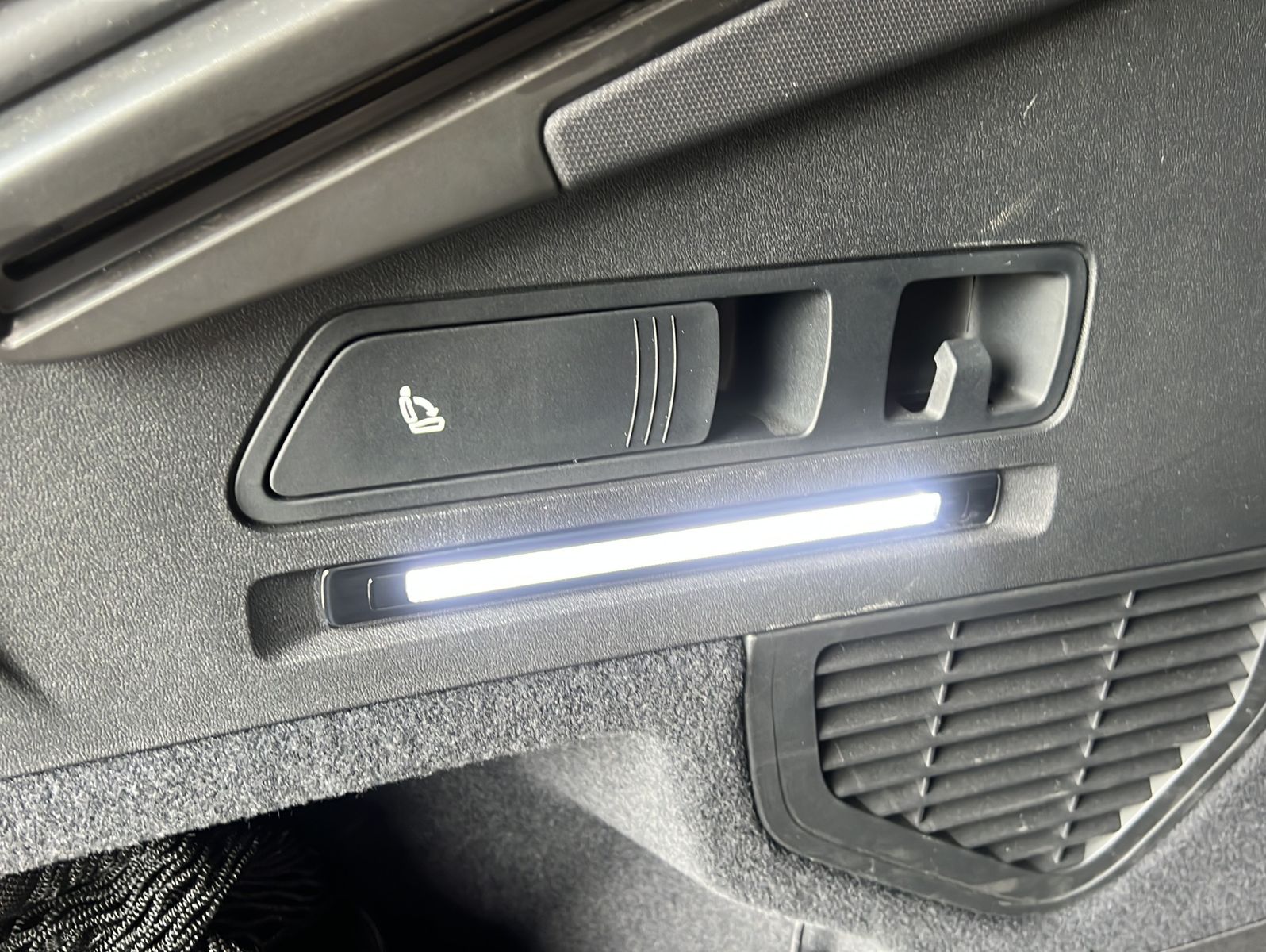 Audi A6 2.0 TDI S Tronic*2 x S Line*Pano*KeyGo*Navi+
