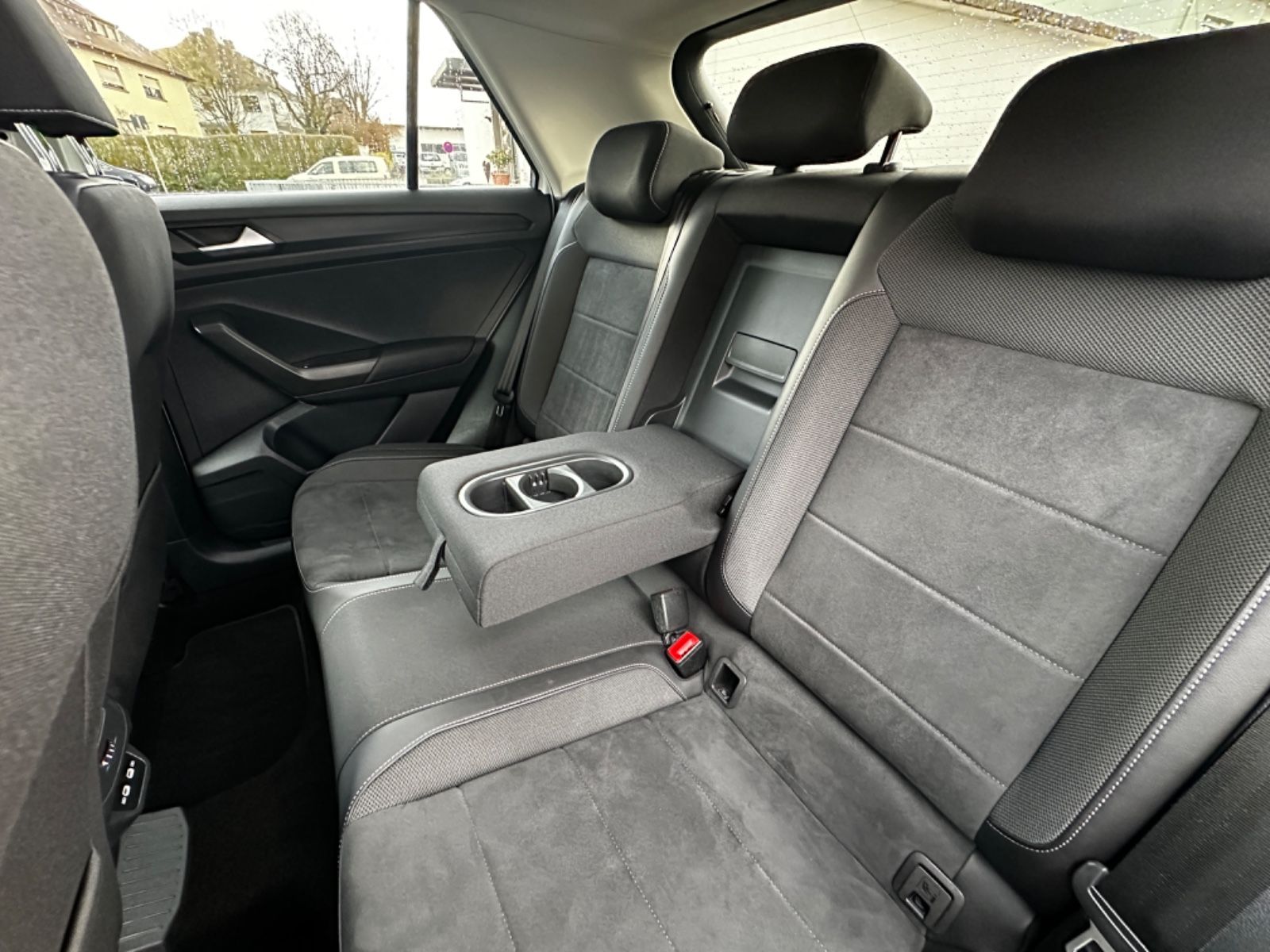 Volkswagen T-Roc 2.0 - Samsaru's Car Outlet