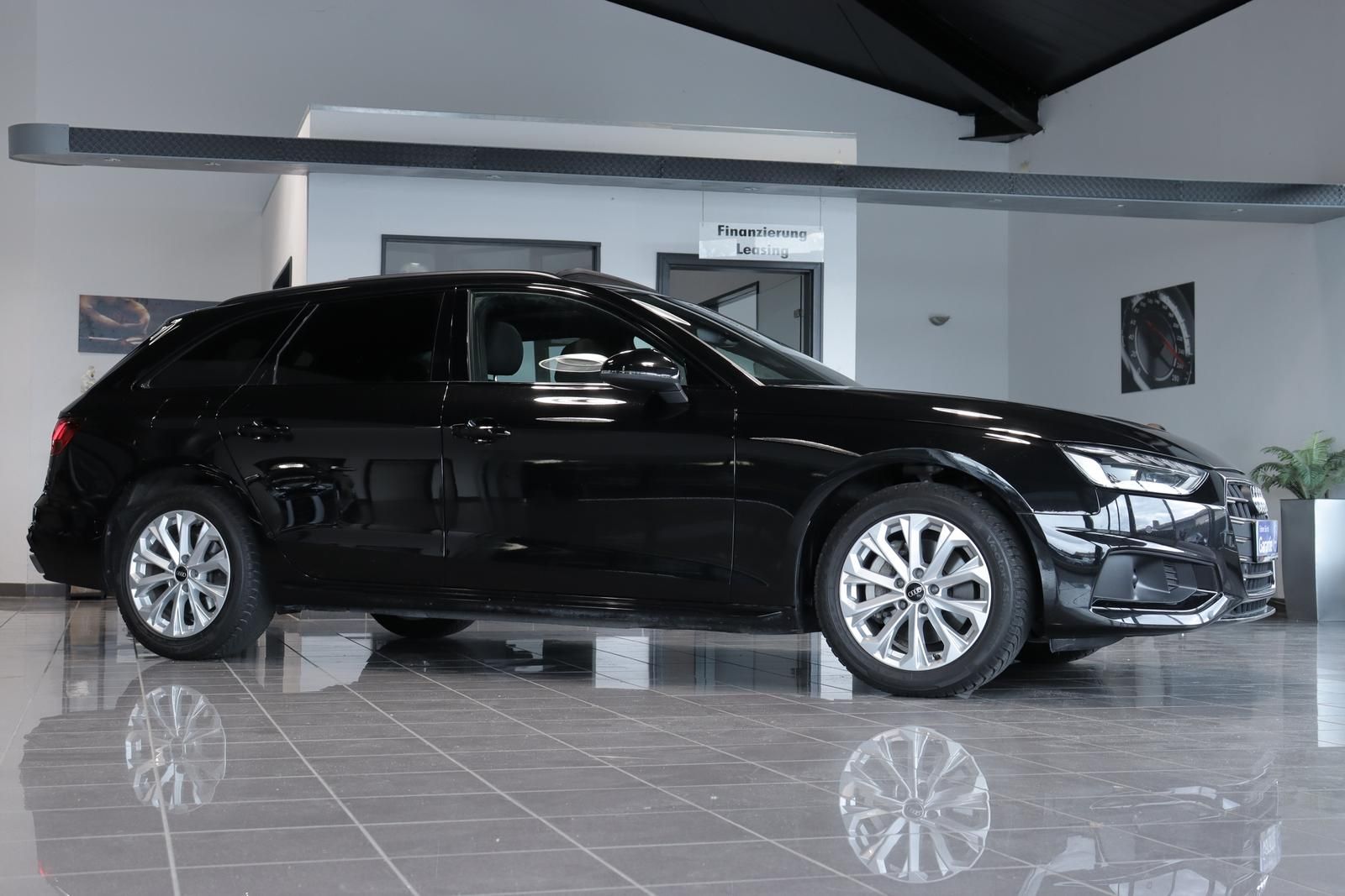 Audi A4 Avant 2.0 TDI S tronic advanced - Samsaru's Car Outlet