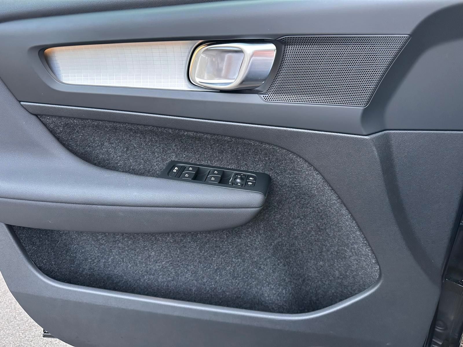 Volvo XC40 T4 Plug in MJ23, AHK,BLIS,ACC,Kamera,19''