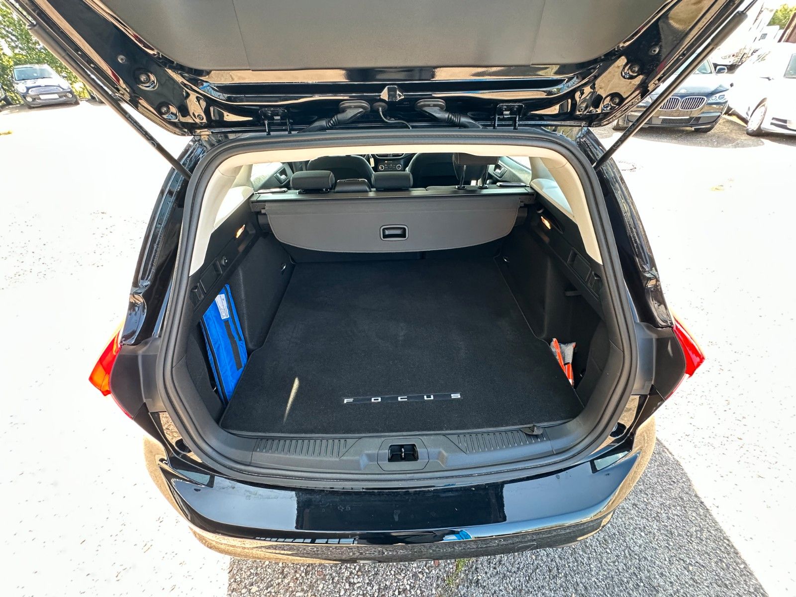 Ford Focus Turnier Cool & Connect - Samsaru's Car Outlet