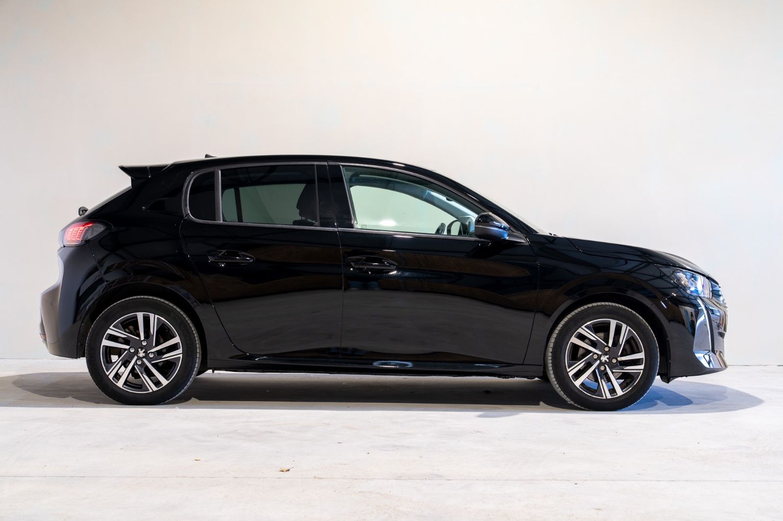 Peugeot 208 Allure - Samsaru's Car Outlet