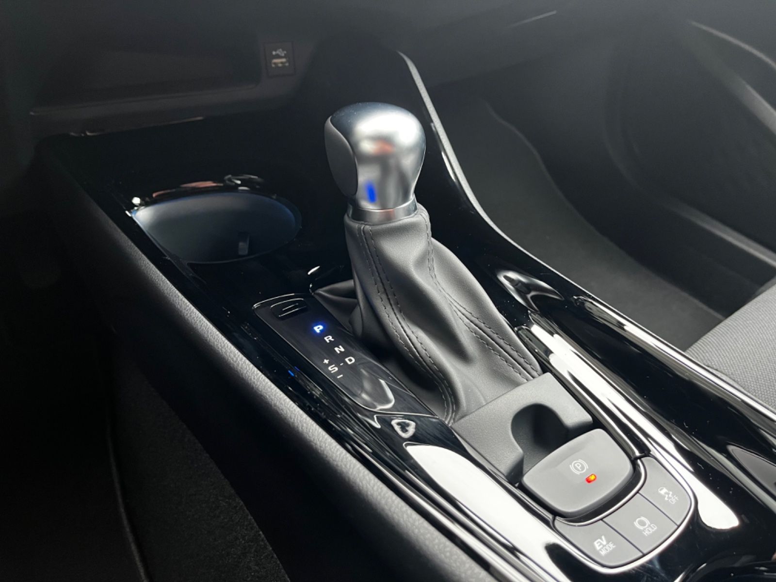 Toyota C-HR 2.0-l-Hybrid - Samsaru's Car Outlet