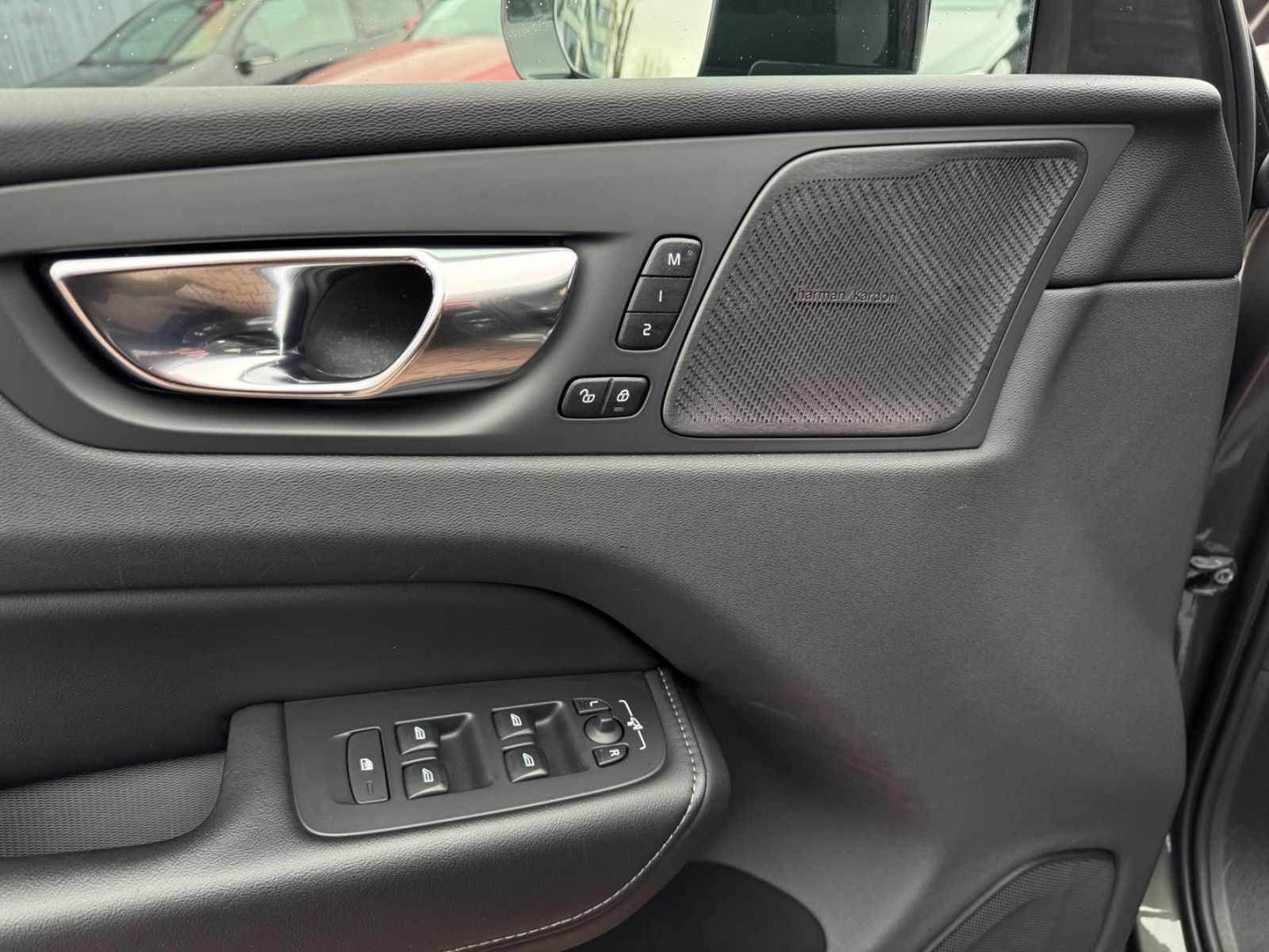 Volvo XC60 R Design AWD - Samsaru's Car Outlet
