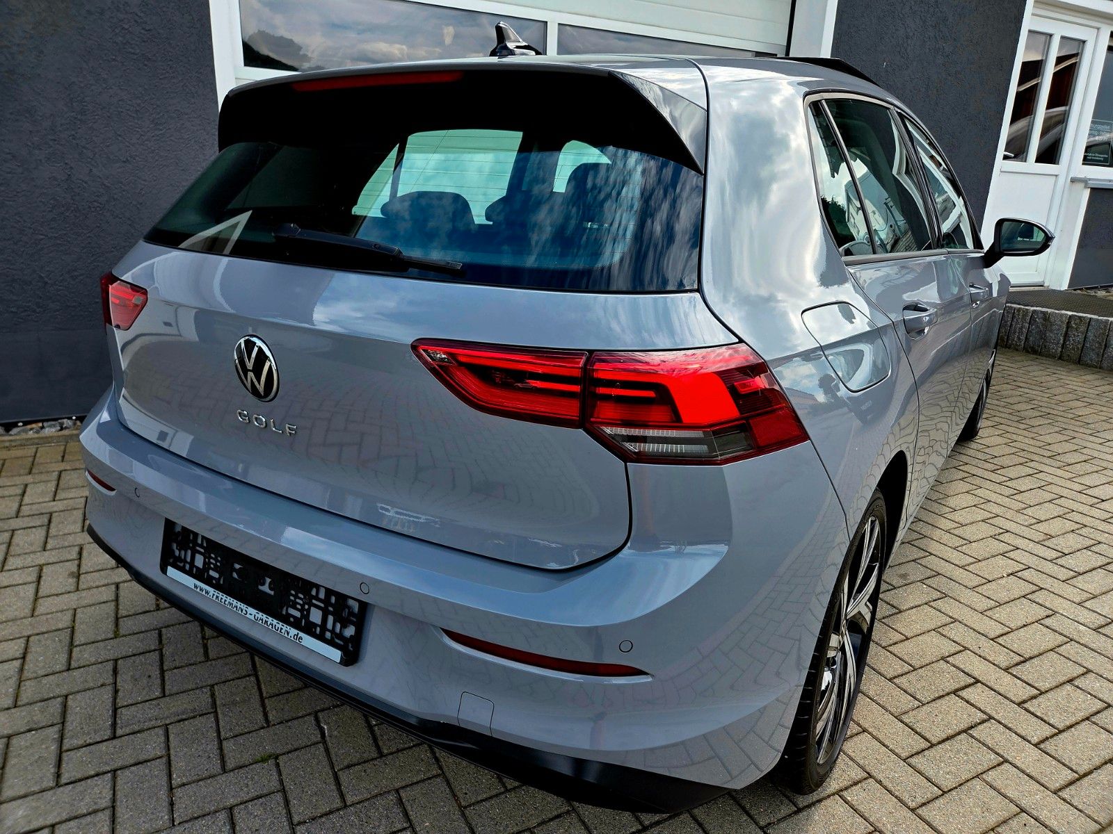 Volkswagen Golf VIII Life - Samsaru's Car Outlet