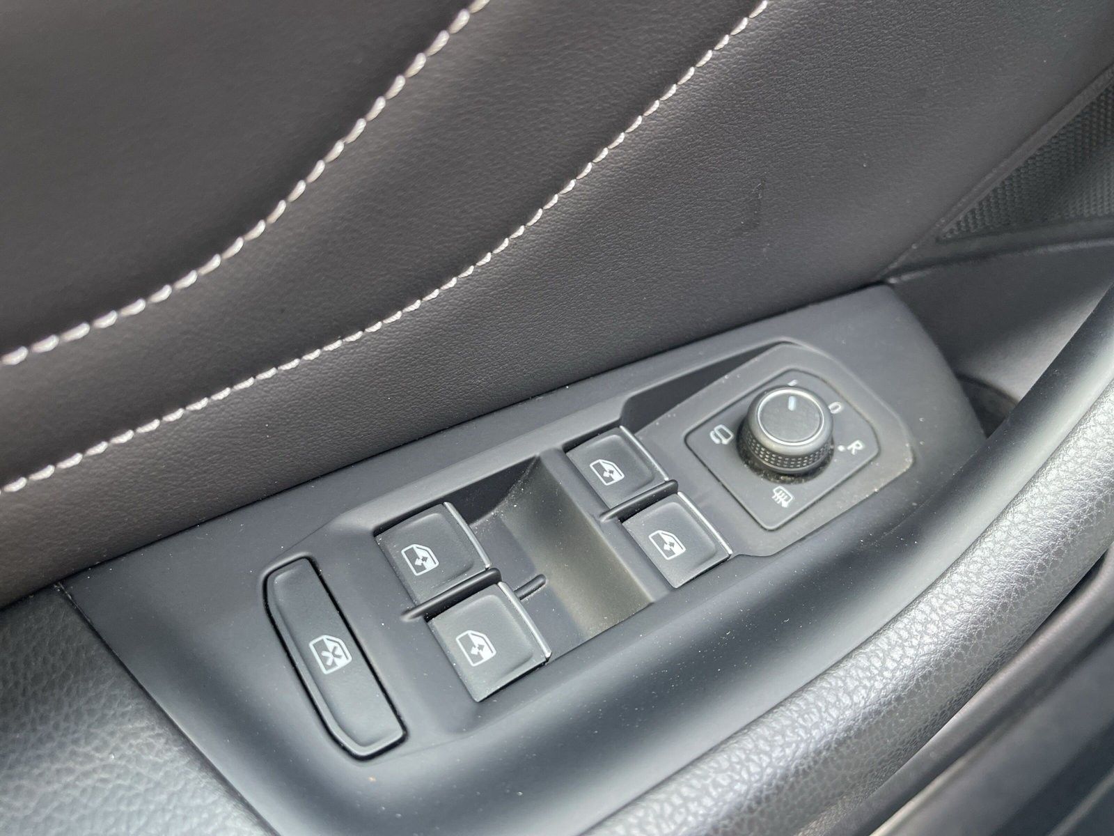 Volkswagen Passat 2.0 TDI Elegance DSG - Samsaru's Car Outlet