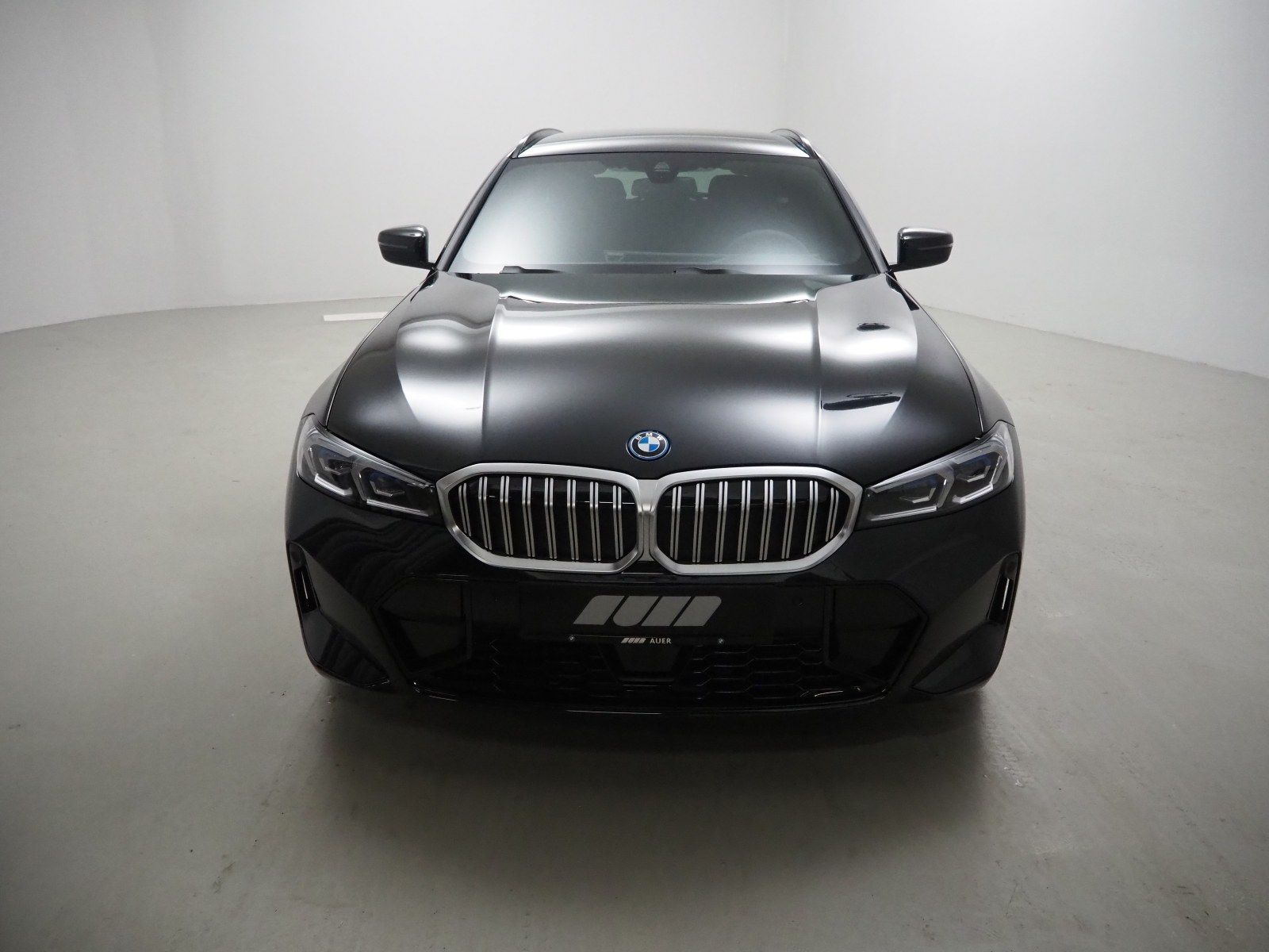 BMW 330e xDrive Touring (M-Sport Navi LED AHK HUD)