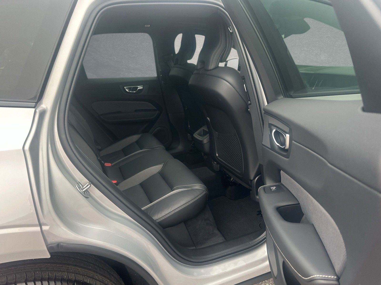 Volvo XC60 B5 AWD Plus Dark AHK ACC BLIS SD