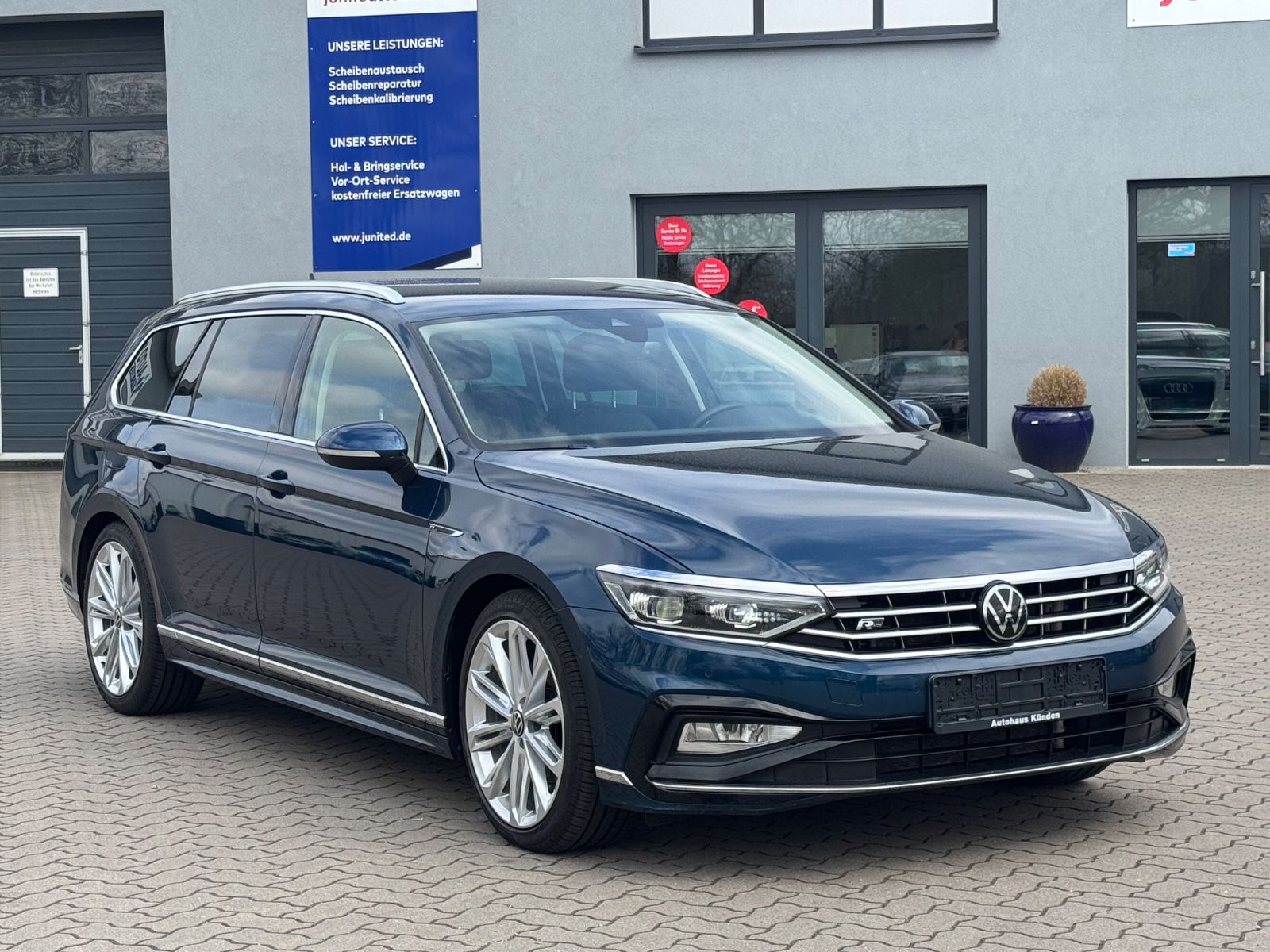 Volkswagen Passat Variant 2.0 TSI R-Line - Samsaru's Car Outlet