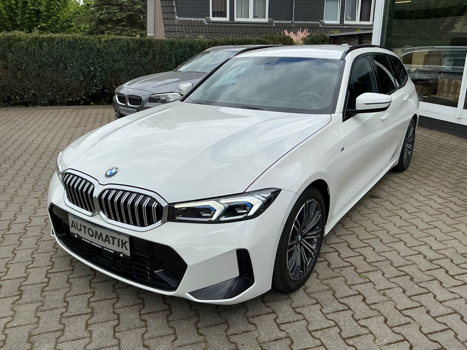 BMW 320 Touring i M Sport - Samsaru's Car Outlet