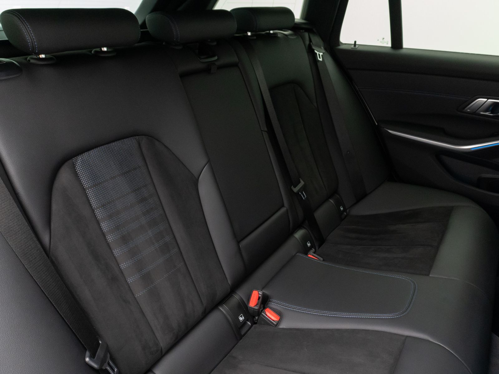 BMW 330e M Sport - Samsaru's Car Outlet