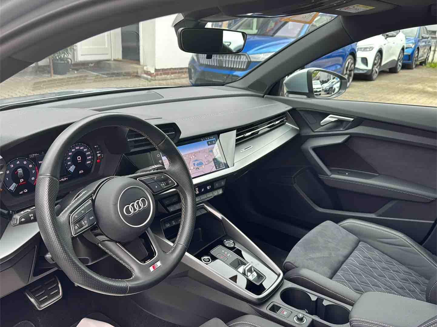 Audi A3 40 TFSIe S line BLACK RAUTE PANO 17Z VC LED