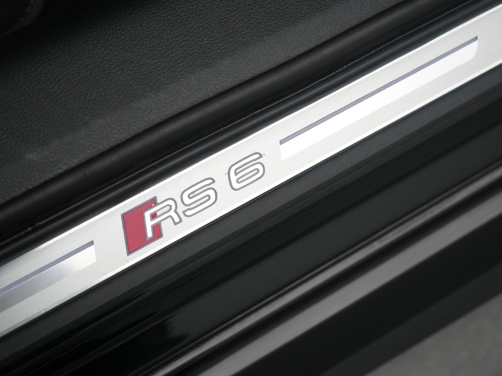 Audi RS6 305KMH STANDHZ LASER RAUTE PANO KERAMIK B&O