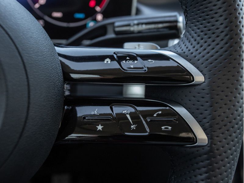 Mercedes-Benz GLC 300 d 4M AMG-Sport/LED/360/Pano/AHK/Night/19