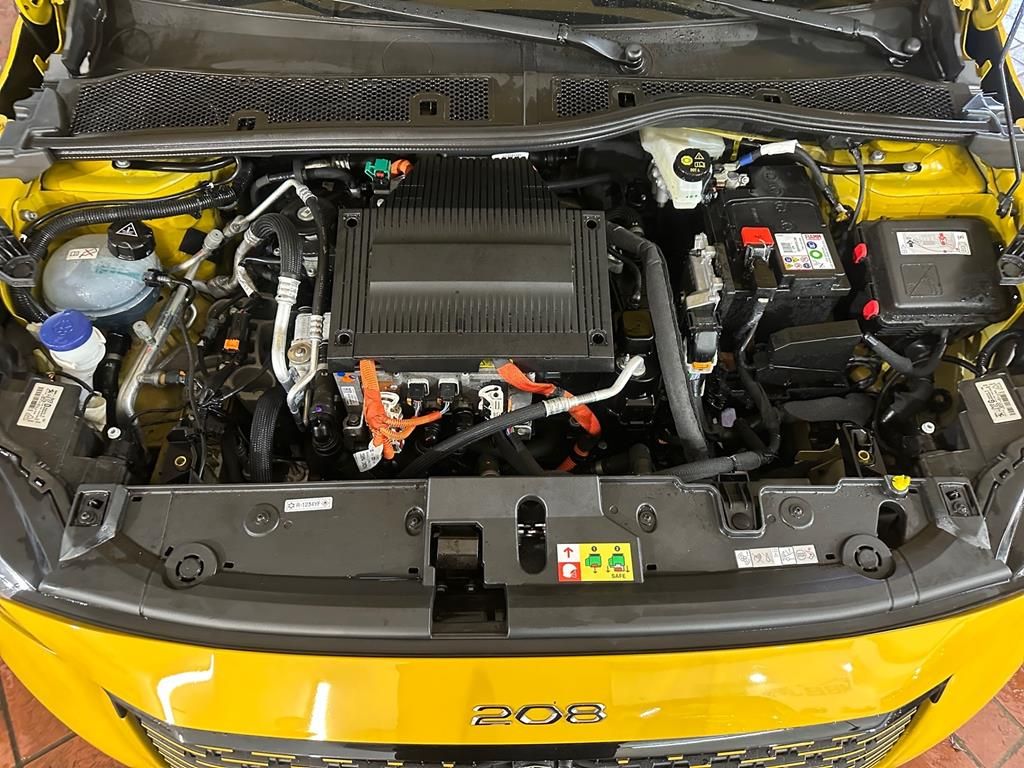 Peugeot e-208 Allure - Samsaru's Car Outlet