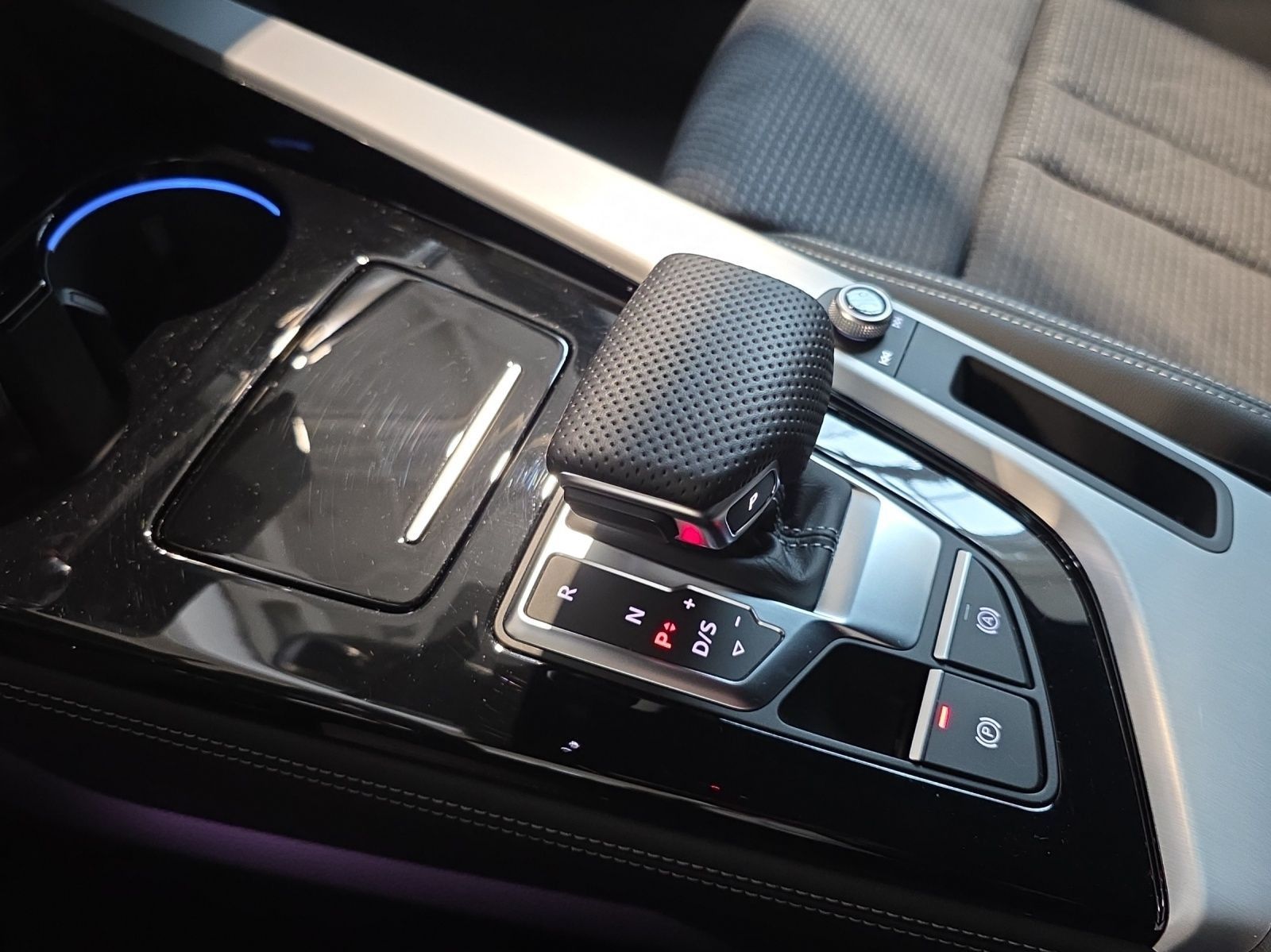 Audi A4 Avant 40 TFSI Q 2 x S LINE AHK LM19 MATRIX-LE